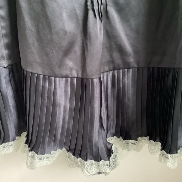 Victoria’s Secret Babydoll Romper Teddy Medium Black Satin Lace Fairy Goth Y2K - Picture 4 of 16